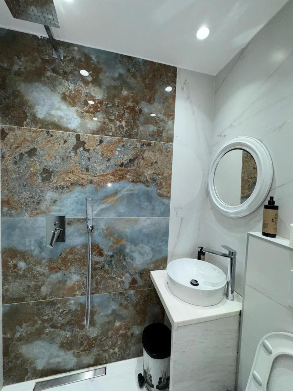 Apartament In Blloku In Front Of Taiwan 地拉那 外观 照片